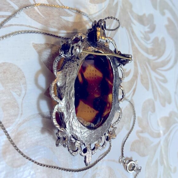 Amber / Brown Glass Cameo Brooch Pin & Necklace 18” Pendent 2.5” Gorgeous - Picture 6 of 6